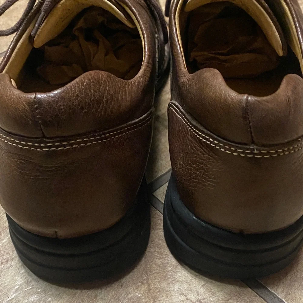 Luxurious Brown Leather 10M Oxfords Timeless Career Office Professional